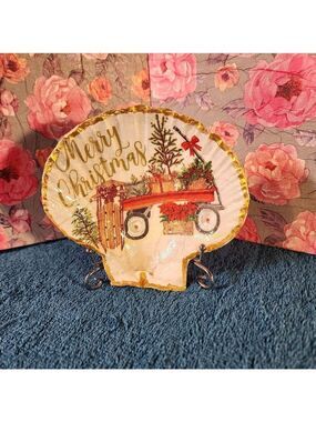 Decoupage Scalloped shells  